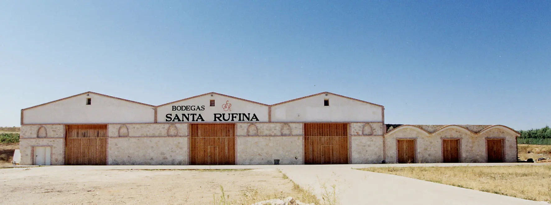 Bodegas Santa Rufina fachada.webp